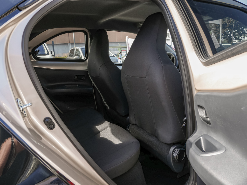 Fahrzeugansicht TOYOTA Aygo X 1.0 Teamplayer - Bild 4