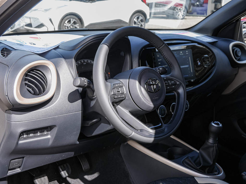 Fahrzeugansicht TOYOTA Aygo X 1.0 Teamplayer - Bild 31
