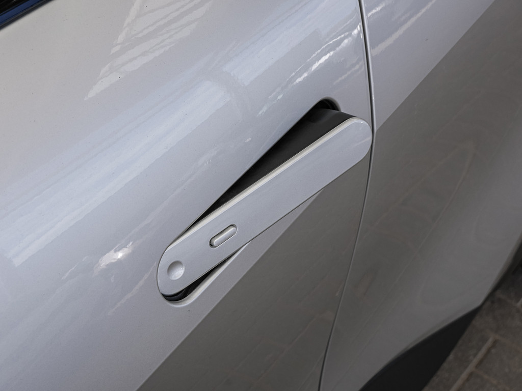 Fahrzeugansicht TOYOTA C-HR Plug-In Hybrid Teamplayer - Bild 3