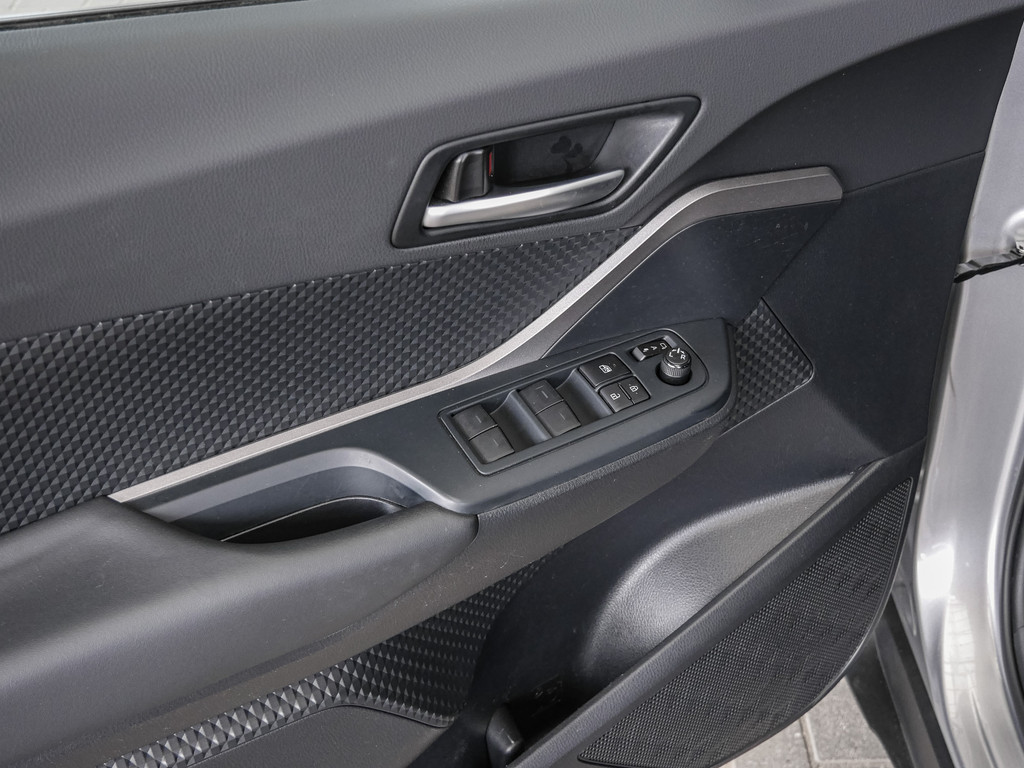 Fahrzeugansicht TOYOTA C-HR HYBRID Business Edition - Bild 39