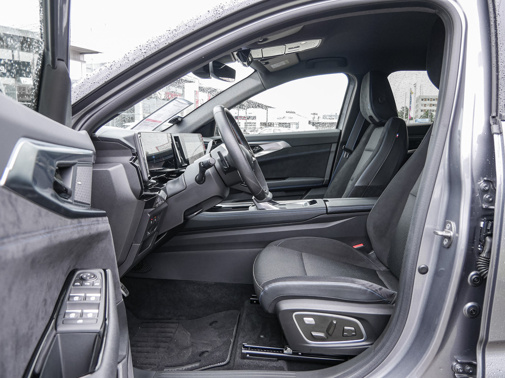 Fahrzeugansicht RENAULT Austral Iconic Esprit Alpine E-TECH - Bild 5