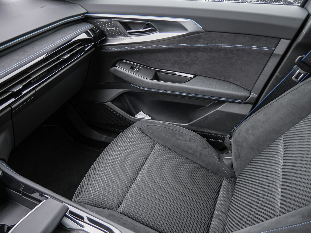 Fahrzeugansicht RENAULT Austral Iconic Esprit Alpine E-TECH - Bild 24