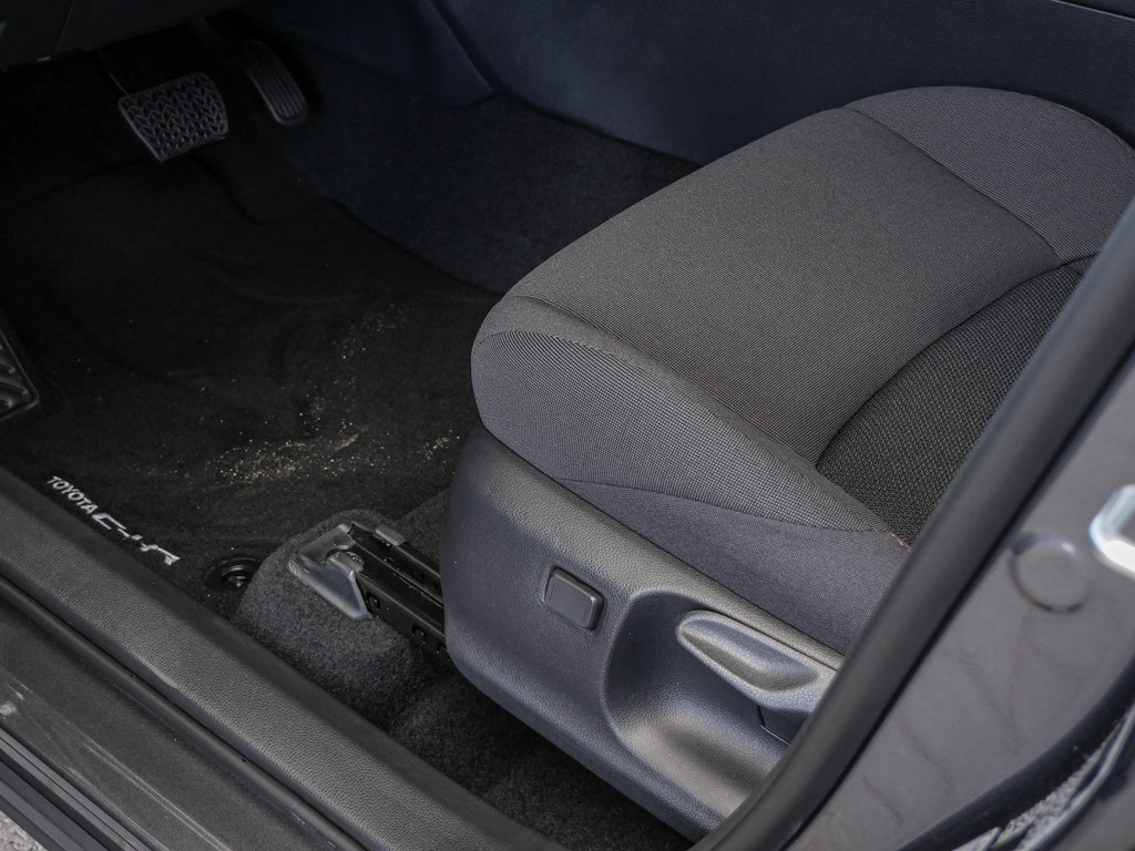 Fahrzeugansicht TOYOTA C-HR 2.0 Plug-In Hybrid Teamplayer - Bild 35