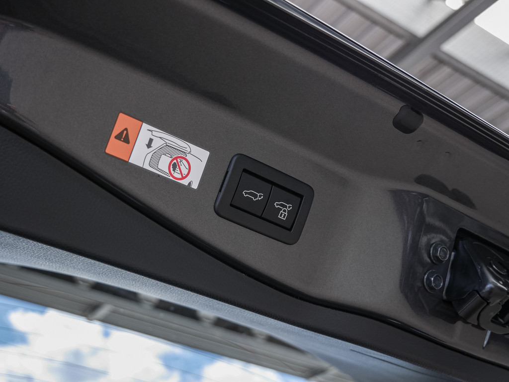 Fahrzeugansicht TOYOTA C-HR 2.0 Plug-In Hybrid Teamplayer - Bild 13