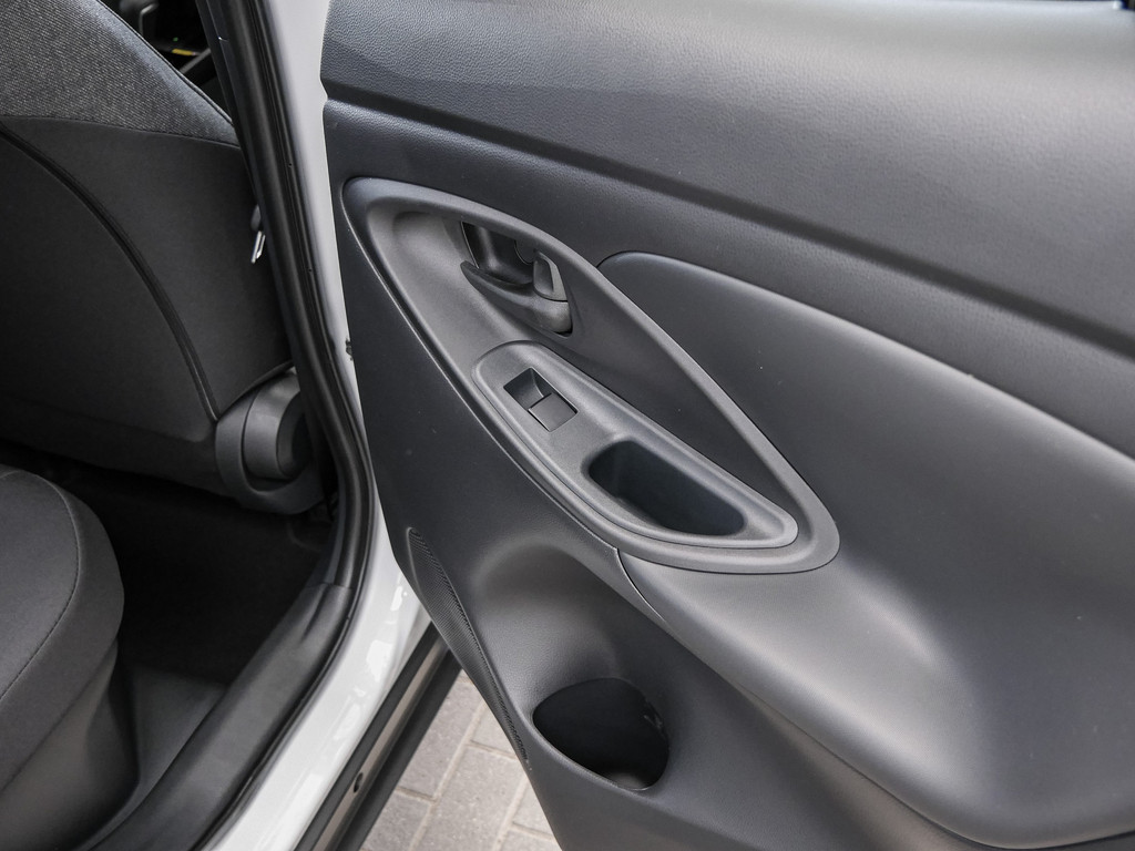 Fahrzeugansicht TOYOTA Yaris Cross 1.5 Hybrid FWD Teamplayer - Bild 8