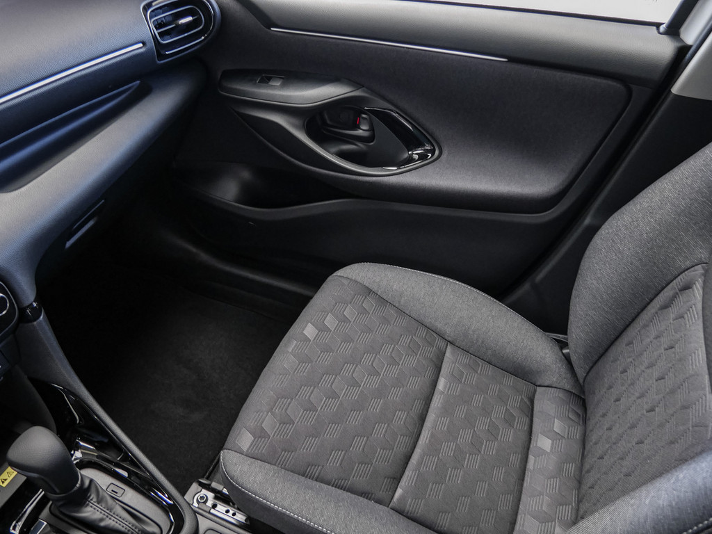 Fahrzeugansicht TOYOTA Yaris 1.5 Hybrid Teamplayer - Bild 24