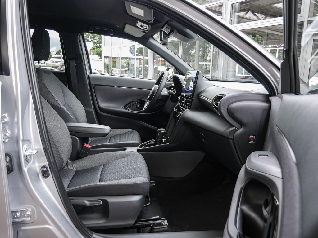 Fahrzeugansicht TOYOTA Yaris Cross 1.5 Hybrid FWD Teamplayer - Bild 5