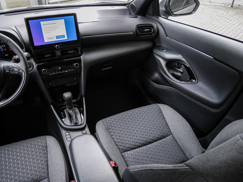 Fahrzeugansicht TOYOTA Yaris Cross 1.5 Hybrid FWD Teamplayer - Bild 10