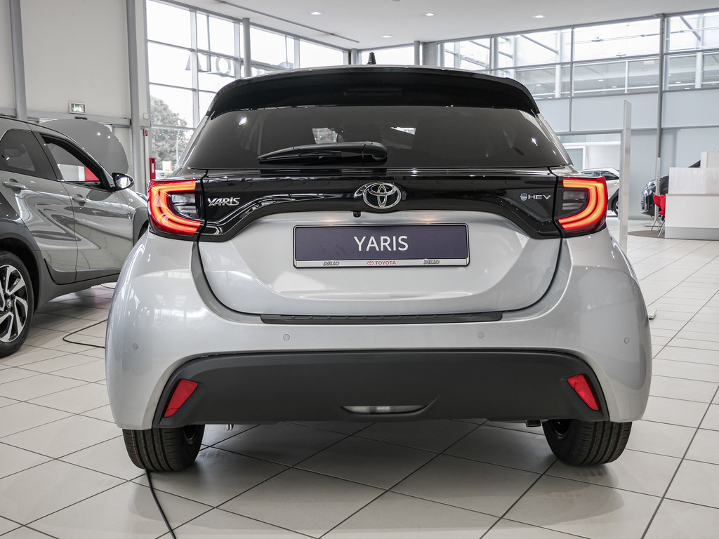 Fahrzeugansicht TOYOTA Yaris 1.5 Hybrid Teamplayer - Bild 38