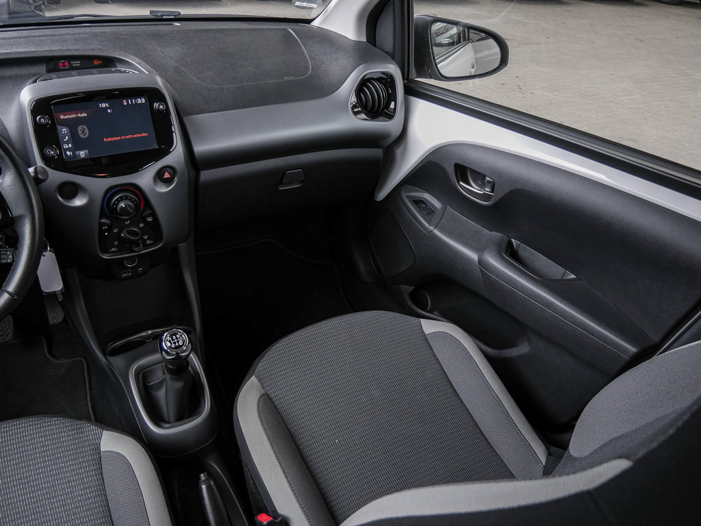 Fahrzeugansicht TOYOTA Aygo 1.0 X Team D - Bild 9