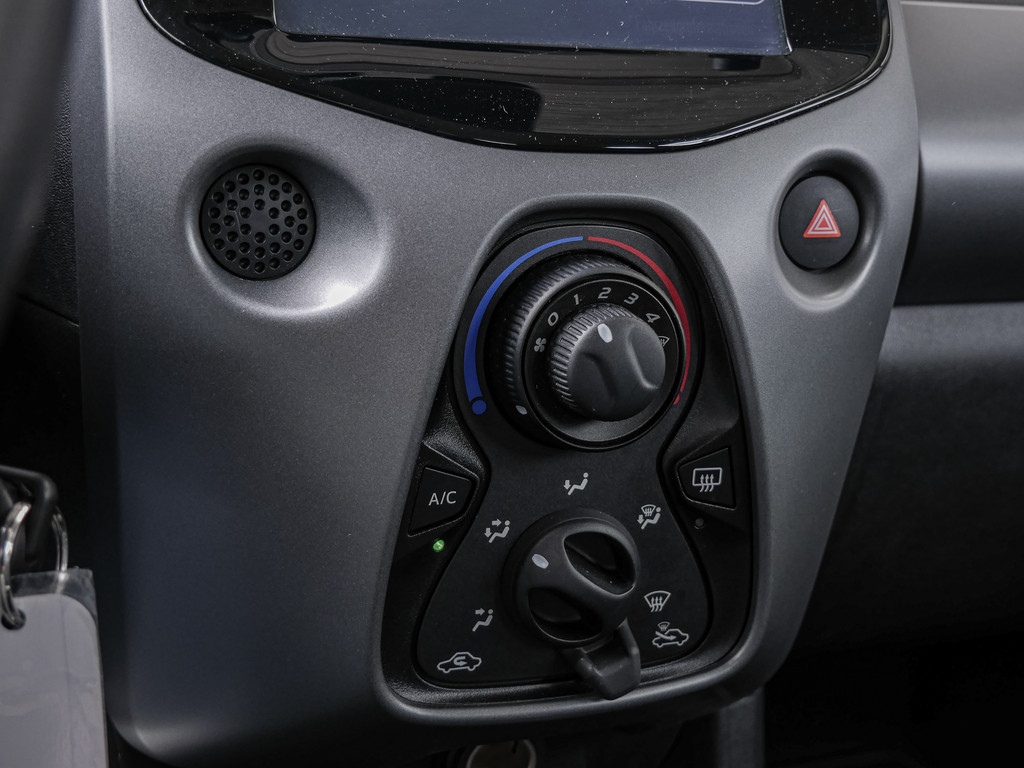 Fahrzeugansicht TOYOTA Aygo 1.0 X Team D - Bild 18