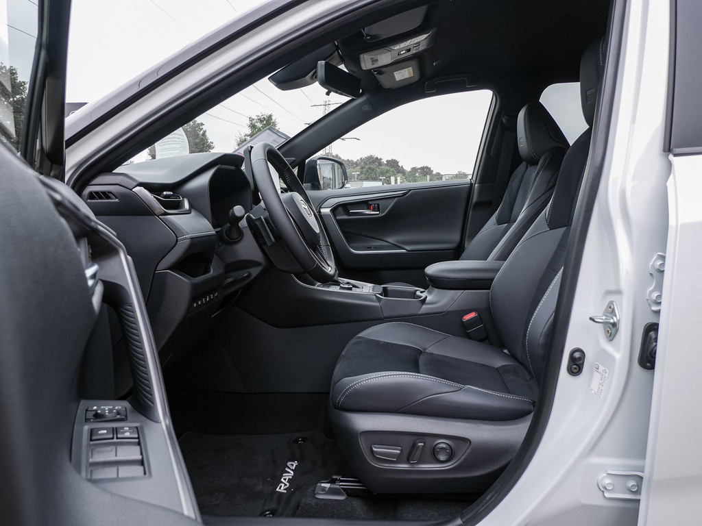 Fahrzeugansicht TOYOTA RAV4 2.5 Plug-in Hybrid 4x4 - Bild 4