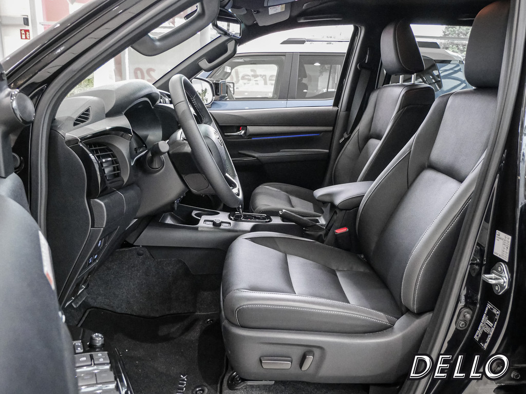 Fahrzeugansicht TOYOTA Hilux 2.8 Double Cab Invincible 4x4 - Bild 3