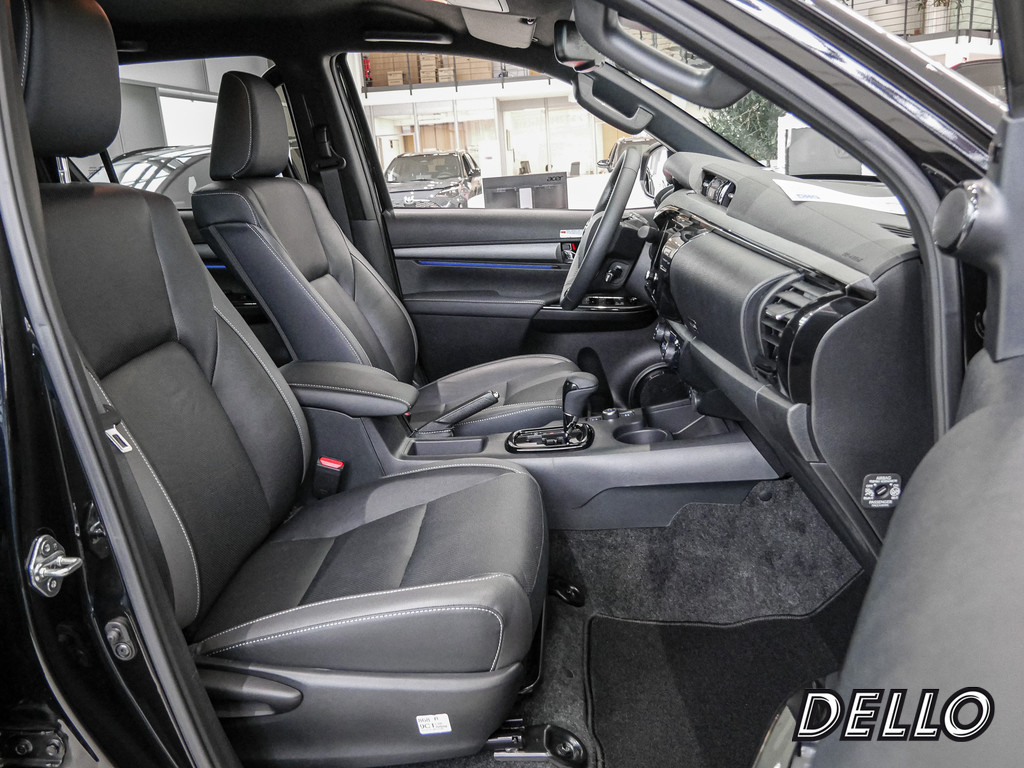 Fahrzeugansicht TOYOTA Hilux 2.8 Double Cab Invincible 4x4 - Bild 4