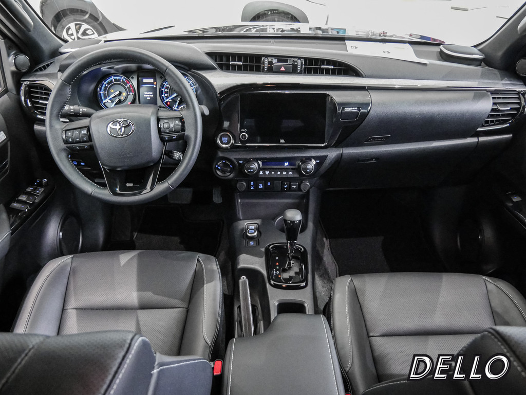Fahrzeugansicht TOYOTA Hilux 2.8 Double Cab Invincible 4x4 - Bild 6