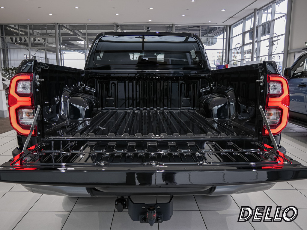 Fahrzeugansicht TOYOTA Hilux 2.8 Double Cab Invincible 4x4 - Bild 9