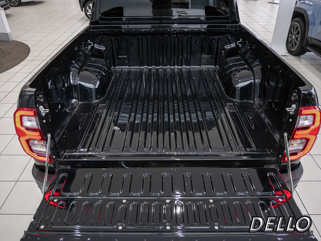Fahrzeugansicht TOYOTA Hilux 2.8 Double Cab Invincible 4x4 - Bild 10