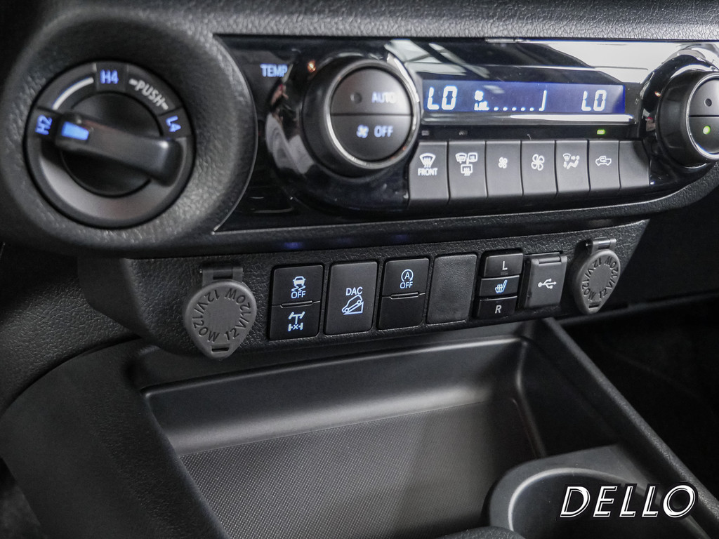 Fahrzeugansicht TOYOTA Hilux 2.8 Double Cab Invincible 4x4 - Bild 18