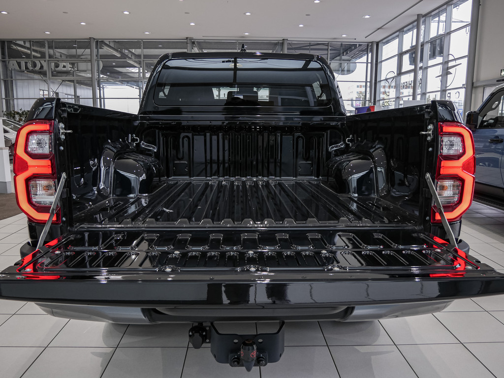 Fahrzeugansicht TOYOTA Hilux 2.8 Double Cab Invincible 4x4 - Bild 9