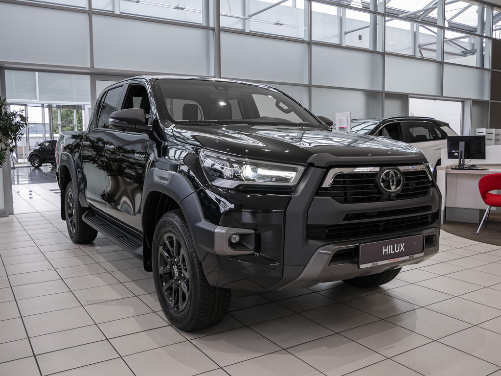 Fahrzeugansicht TOYOTA Hilux 2.8 Double Cab Invincible 4x4 - Bild 23