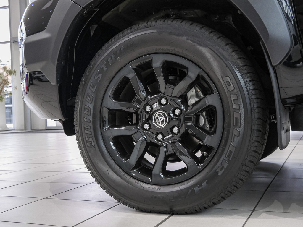 Fahrzeugansicht TOYOTA Hilux 2.8 Double Cab Invincible 4x4 - Bild 40
