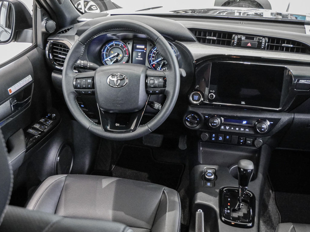 Fahrzeugansicht TOYOTA Hilux 2.8 Double Cab Invincible 4x4 - Bild 7