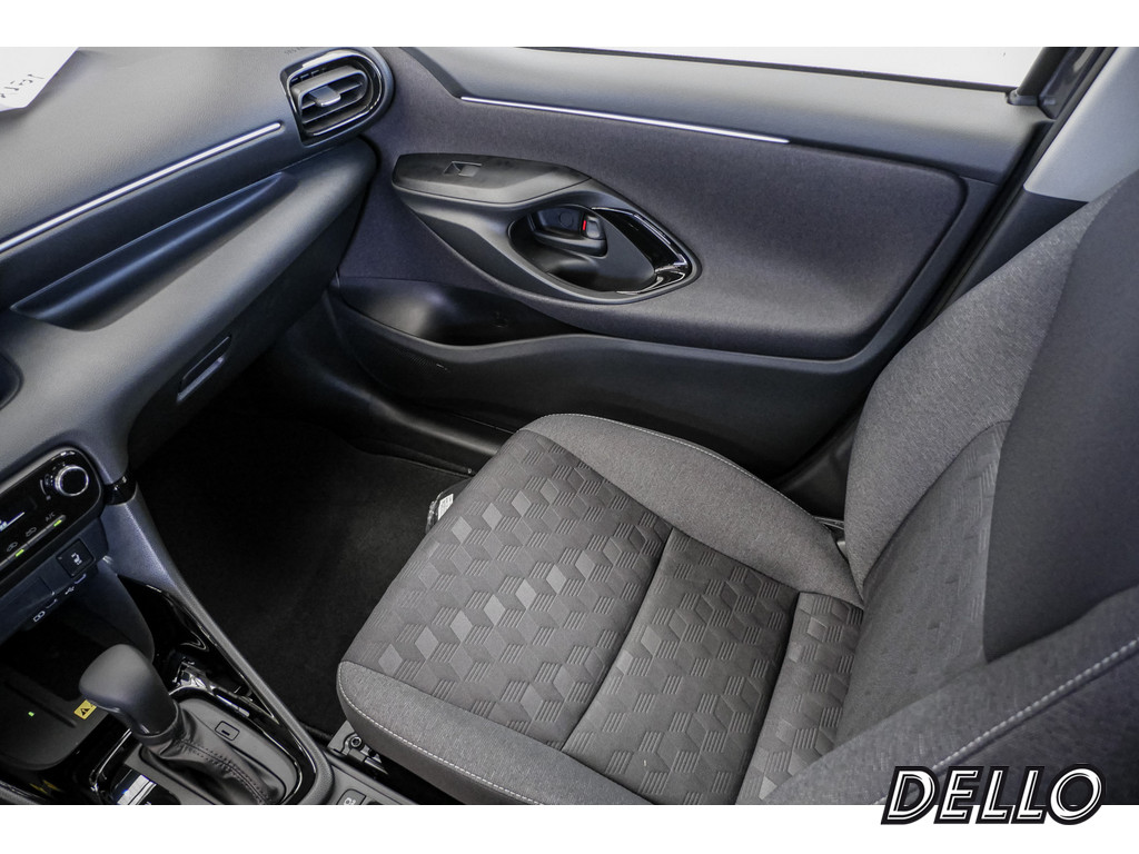 Fahrzeugansicht TOYOTA Yaris 1.5 Hybrid Teamplayer - Bild 24