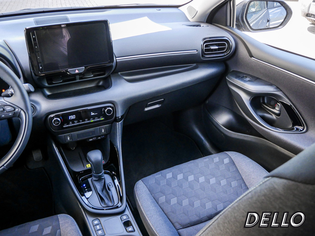 Fahrzeugansicht TOYOTA Yaris 1.5 Hybrid Teamplayer - Bild 9