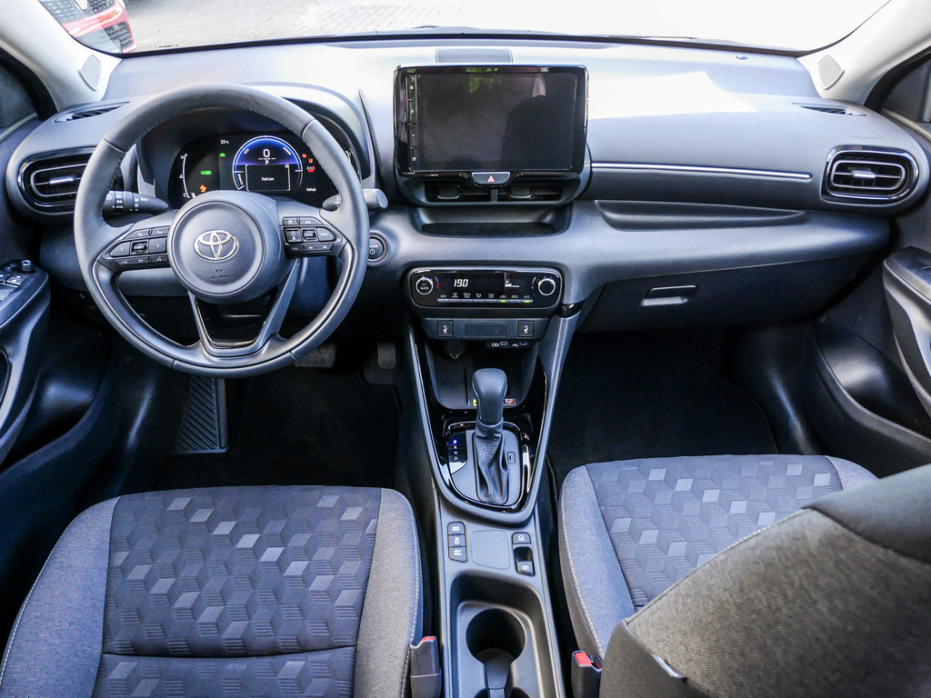 Fahrzeugansicht TOYOTA Yaris 1.5 Hybrid Teamplayer - Bild 7