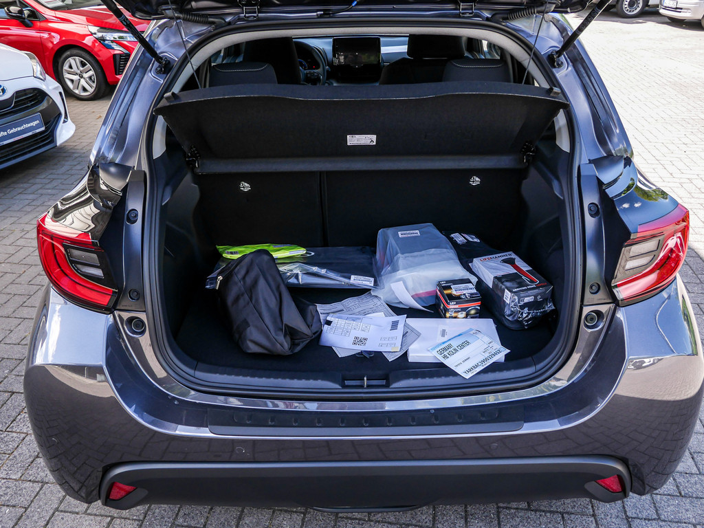 Fahrzeugansicht TOYOTA Yaris 1.5 Hybrid Teamplayer - Bild 10