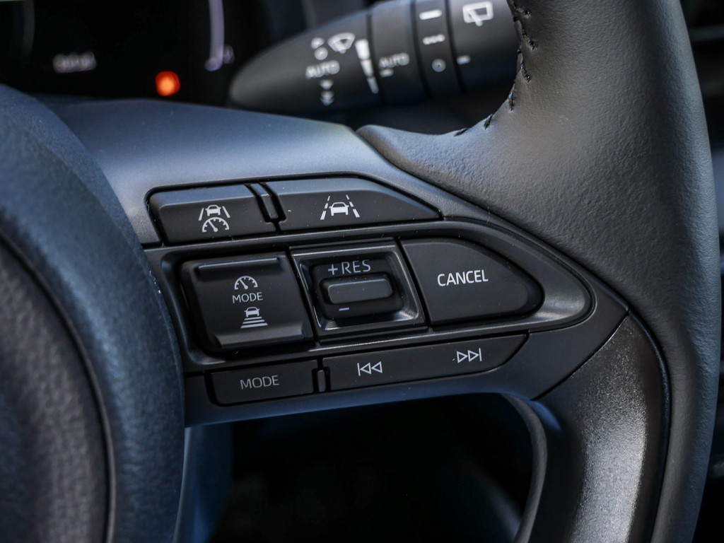 Fahrzeugansicht TOYOTA Yaris 1.5 Hybrid Teamplayer - Bild 25