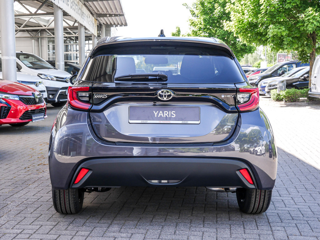 Fahrzeugansicht TOYOTA Yaris 1.5 Hybrid Teamplayer - Bild 35