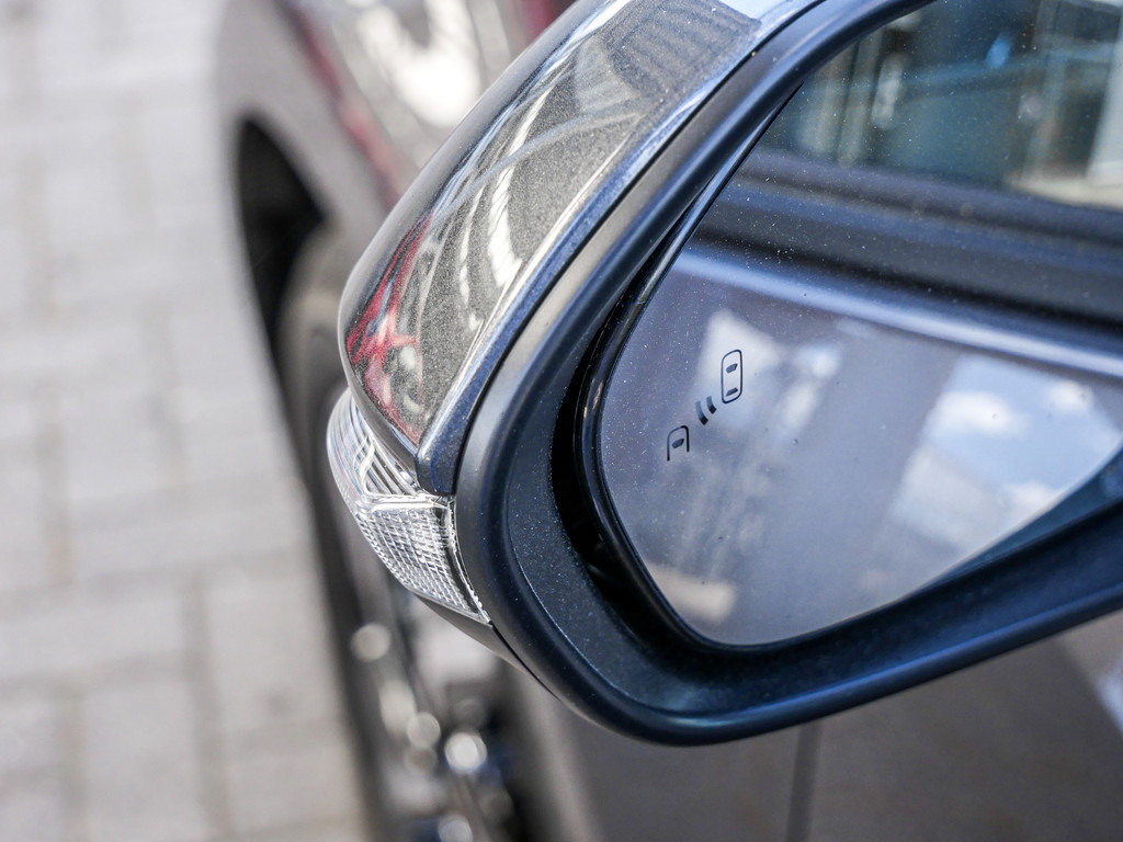 Fahrzeugansicht TOYOTA Yaris 1.5 Hybrid Teamplayer - Bild 38