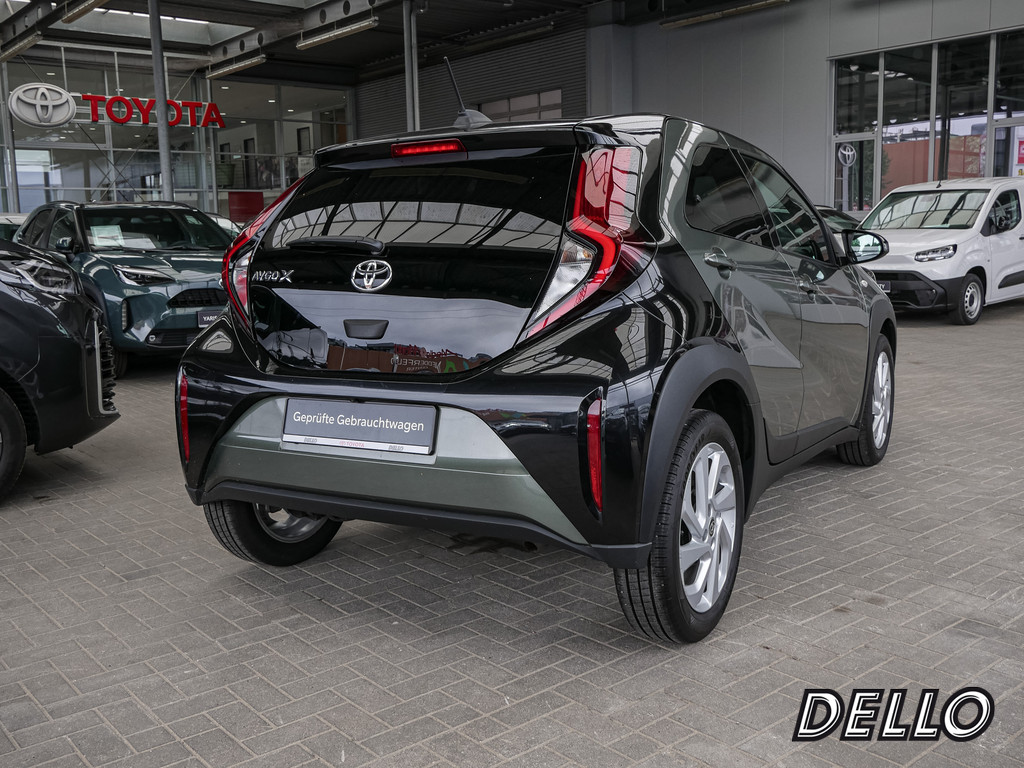 Fahrzeugansicht TOYOTA Yaris Cross 1.5 Hybrid FWD Teamplayer - Bild 35