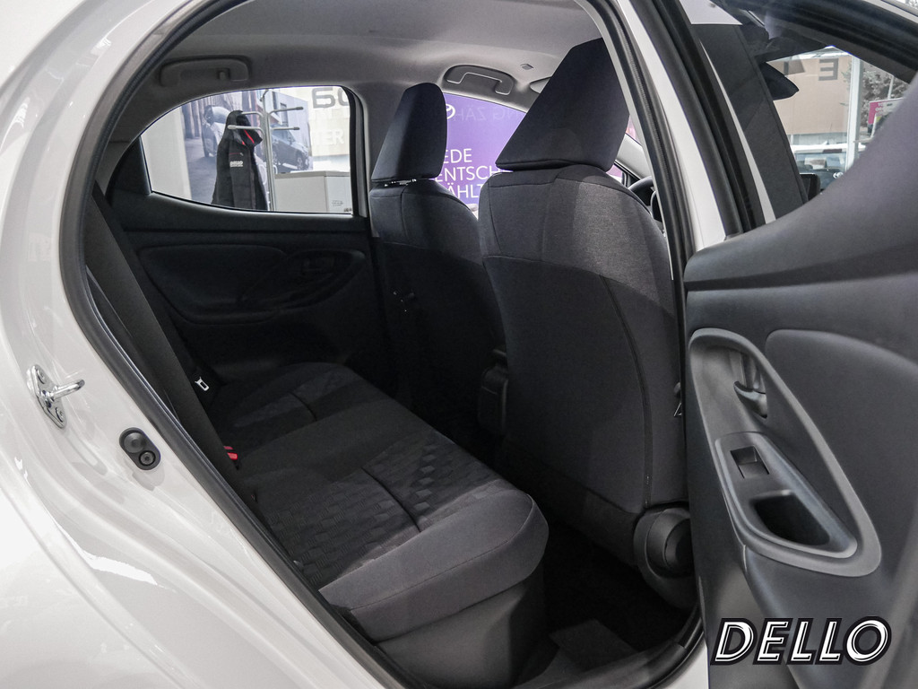 Fahrzeugansicht TOYOTA Yaris 1.5 Hybrid Teamplayer inkl.WKR +Safety+Comfortpaket - Bild 2