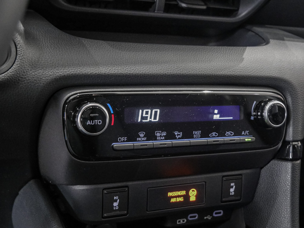 Fahrzeugansicht TOYOTA Yaris 1.5 Hybrid Teamplayer inkl.WKR +Safety+Comfortpaket - Bild 13