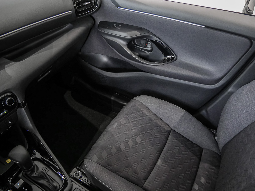 Fahrzeugansicht TOYOTA Yaris 1.5 Hybrid Teamplayer inkl.WKR +Safety+Comfortpaket - Bild 18