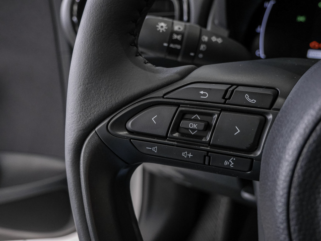 Fahrzeugansicht TOYOTA Yaris 1.5 Hybrid Teamplayer inkl.WKR +Safety+Comfortpaket - Bild 24