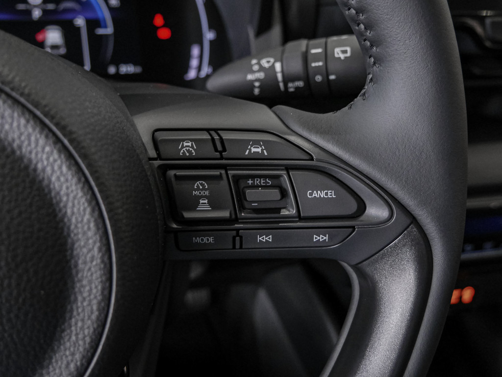 Fahrzeugansicht TOYOTA Yaris 1.5 Hybrid Teamplayer inkl.WKR +Safety+Comfortpaket - Bild 25