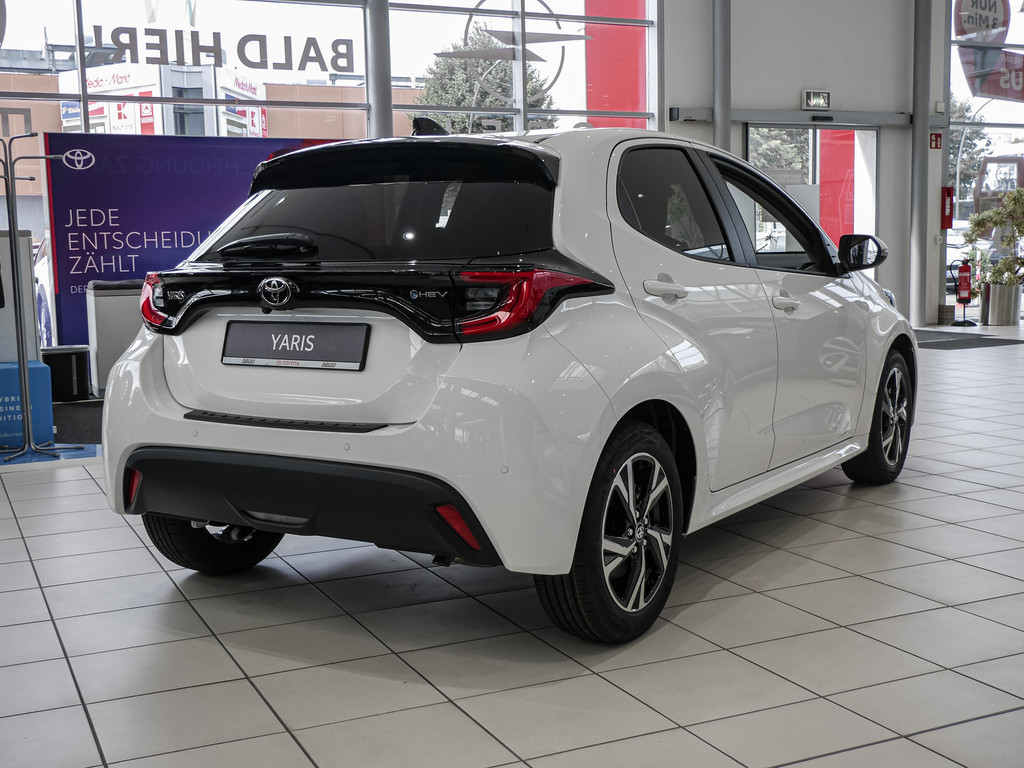 Fahrzeugansicht TOYOTA Yaris 1.5 Hybrid Teamplayer inkl.WKR +Safety+Comfortpaket - Bild 33