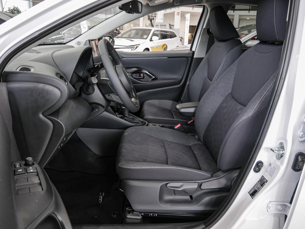 Fahrzeugansicht TOYOTA Yaris 1.5 Hybrid Teamplayer inkl.WKR +Safety+Comfortpaket - Bild 37