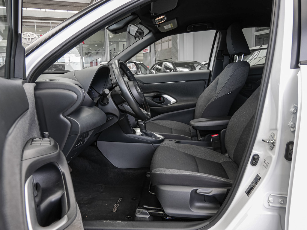 Fahrzeugansicht TOYOTA Yaris Cross Hybrid 1.5 VVT-i Team Deutschland - Bild 6