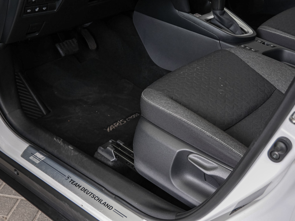 Fahrzeugansicht TOYOTA Yaris Cross Hybrid 1.5 VVT-i Team Deutschland - Bild 38