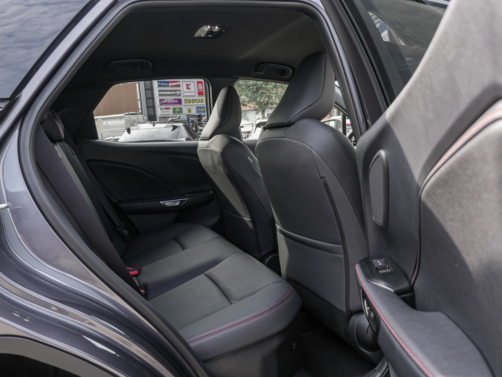 Fahrzeugansicht LEXUS LBX Emotion - Bild 6