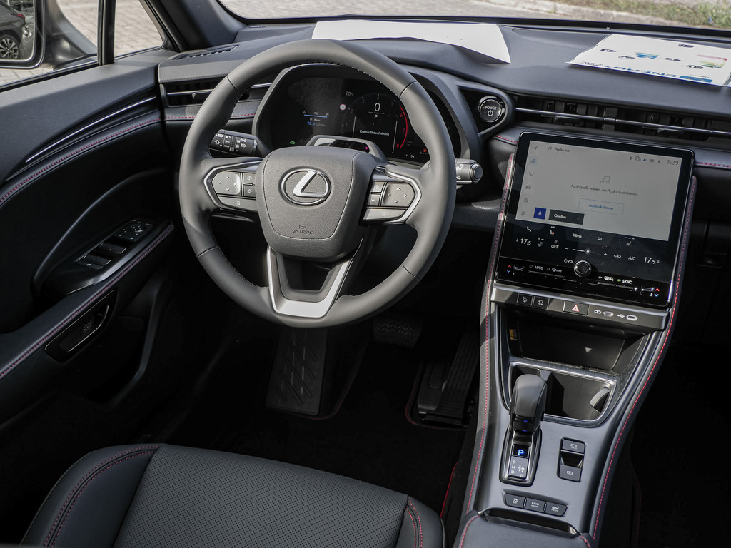 Fahrzeugansicht LEXUS LBX Emotion - Bild 8