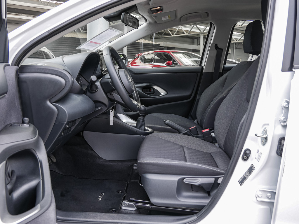 Fahrzeugansicht TOYOTA Yaris 1.5 VVT-i Comfort - Bild 3