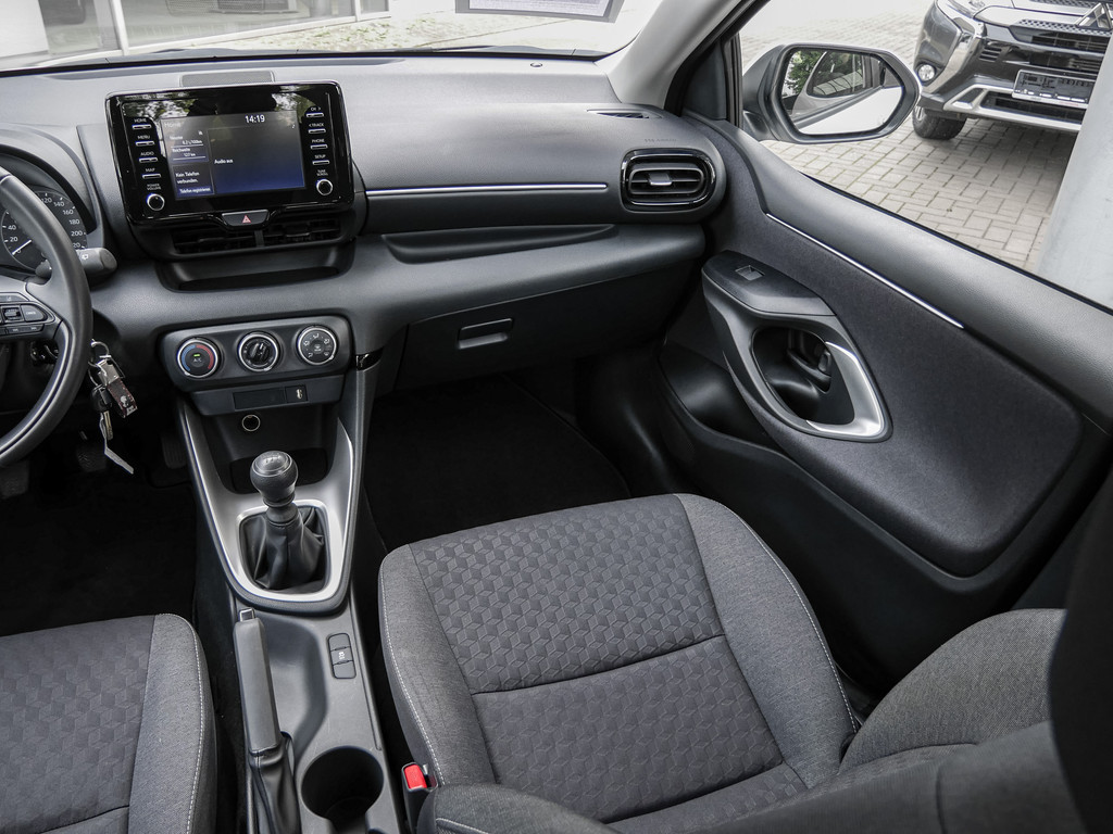 Fahrzeugansicht TOYOTA Yaris 1.5 VVT-i Comfort - Bild 8