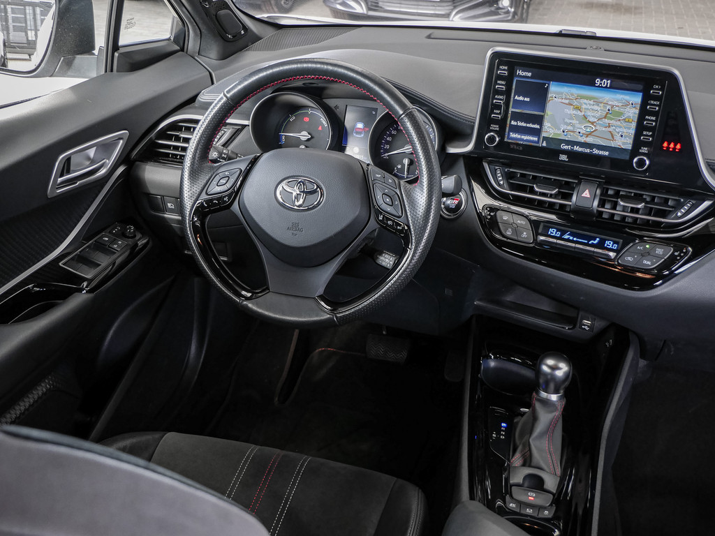 Fahrzeugansicht TOYOTA C-HR HYBRID GR Sport - Bild 11