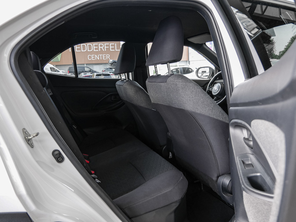 Fahrzeugansicht TOYOTA Yaris Cross Hybrid 1.5 VVT-i Team D - Bild 8