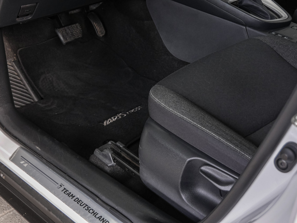 Fahrzeugansicht TOYOTA Yaris Cross Hybrid 1.5 VVT-i Team D - Bild 36